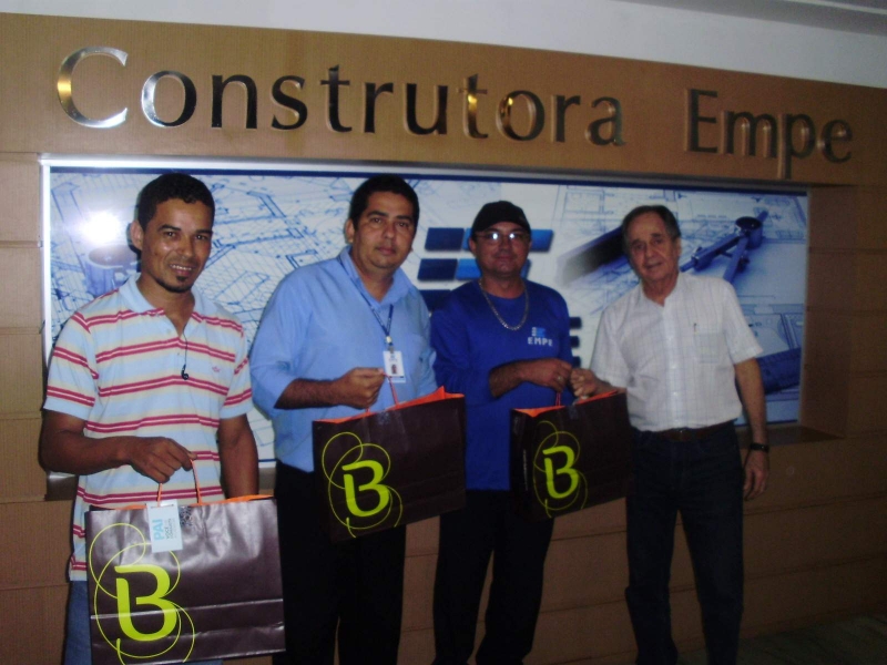 FOTO EMPE HOMENAGEIA PAIS